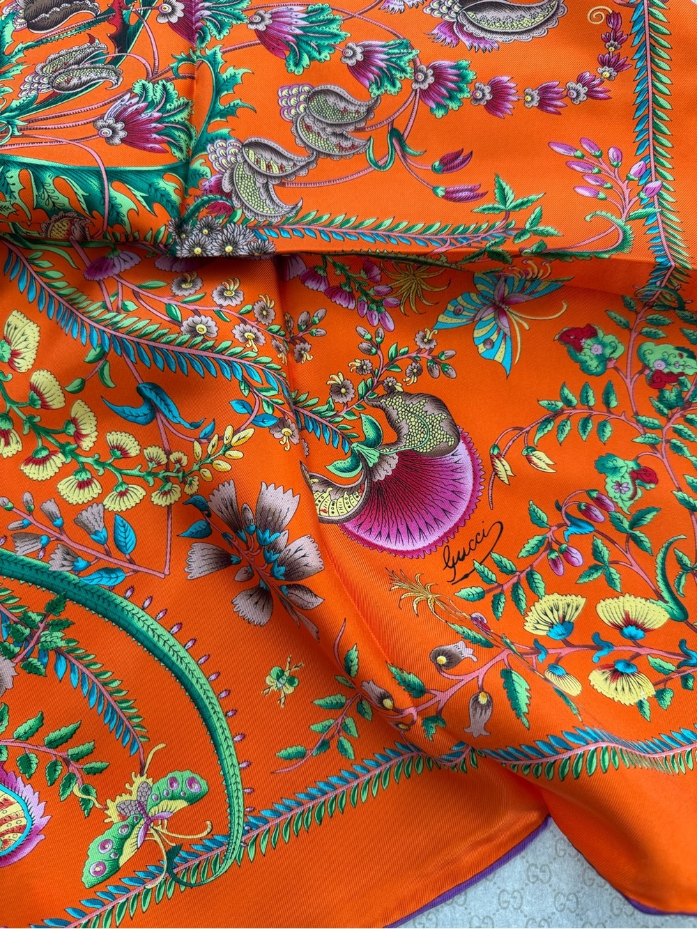 Display #1 New Gucci Scarf Floral Multicolor Flora Silk Wrap - Picture 15 of 15